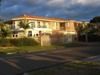 Lake Haven Motor Inn & Palms Restaurant - Accommodation NSW 1