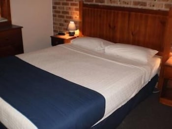 Lake Haven Motor Inn & Palms Restaurant - Accommodation NSW 5