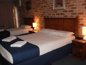 Lake Haven Motor Inn & Palms Restaurant - Accommodation NSW 6