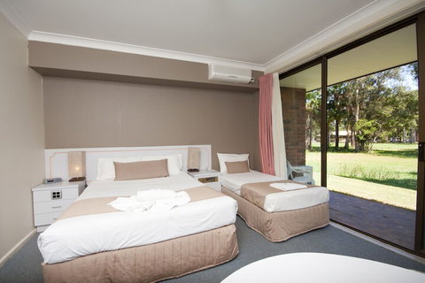 Island Palms Motor Inn - Accommodation NSW 5