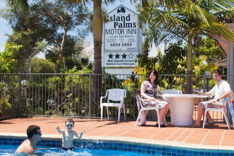 Island Palms Motor Inn - Accommodation NSW 3