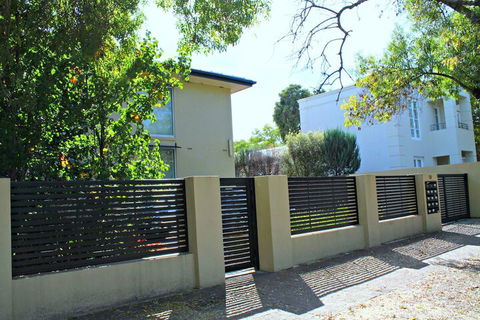 Adelaide DressCircle Apartments Childers Street - Accommodation NSW 5