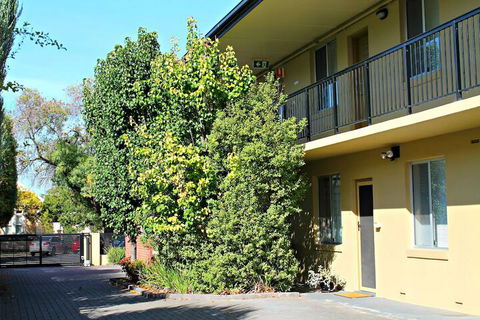 Adelaide DressCircle Apartments Childers Street - Accommodation NSW 4