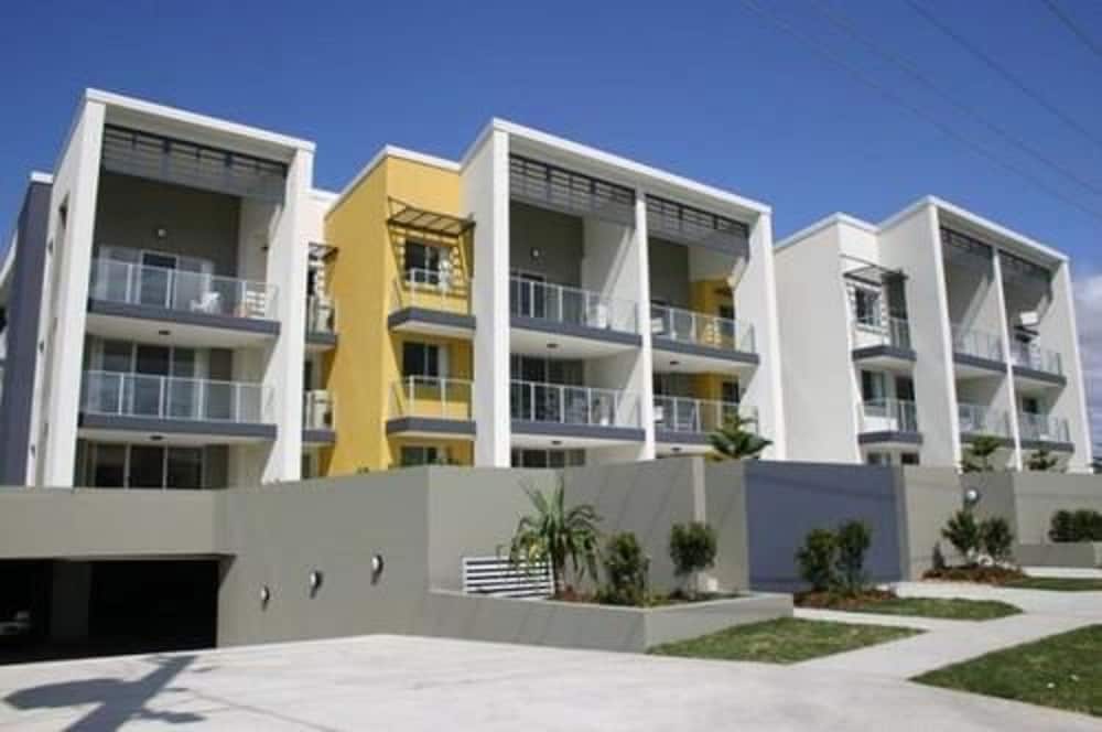 Nobby Beach QLD Accommodation NSW