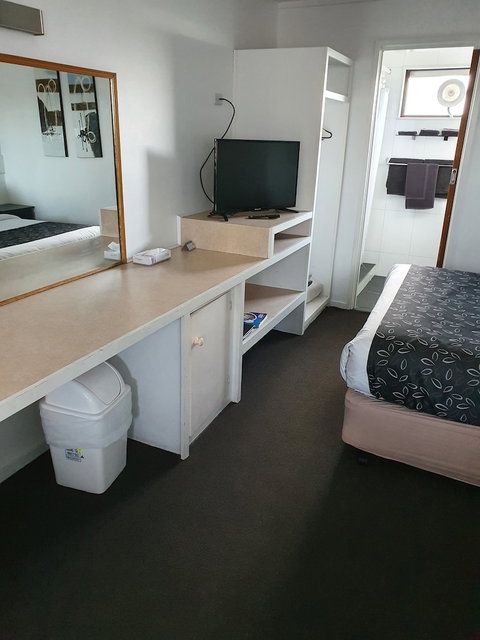 Budget On The Lake - Accommodation NSW 5