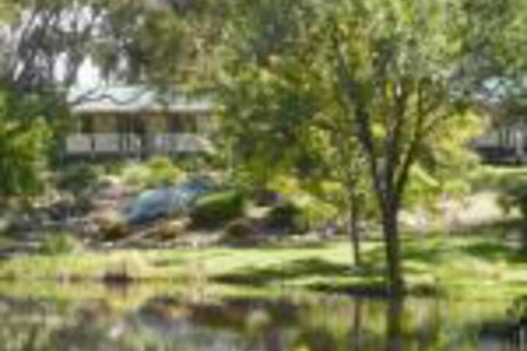 Granite Gardens Cottages & Lake Retreat - Accommodation NSW 0