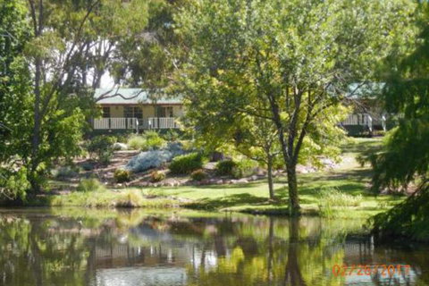 Granite Gardens Cottages & Lake Retreat - Accommodation NSW 4