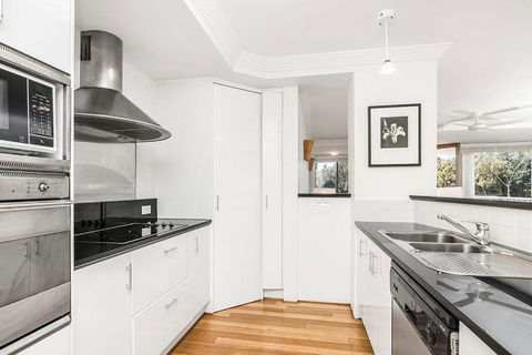 3 / 54 Lawson St. The Palms 3 - Accommodation NSW 1