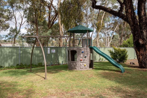 Golden Country Motel & Caravan Park - Accommodation NSW 3