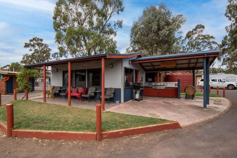 Golden Country Motel & Caravan Park - Accommodation NSW 2