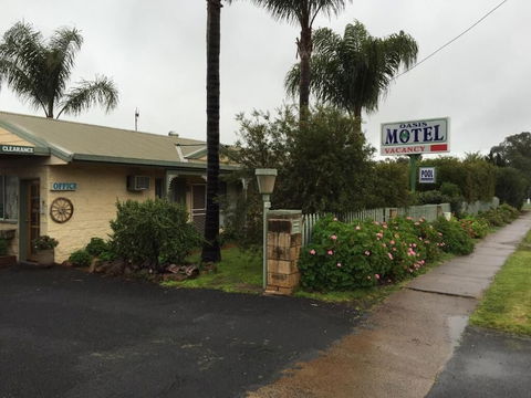 Oasis Motel Peak Hill - Accommodation NSW 5