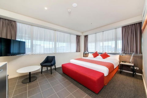 Abode Woden - Accommodation NSW 5