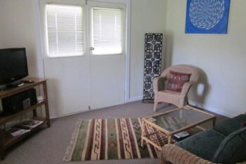 Lakes Waterfront Motel & Holiday Cottages - Accommodation NSW 7