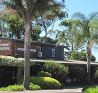 Lakes Waterfront Motel  Holiday Cottages - Accommodation NSW
