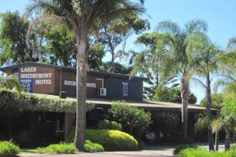 Lakes Waterfront Motel & Holiday Cottages - Accommodation NSW 0