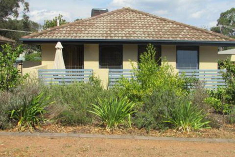 The Pommy Tree - Accommodation NSW 4