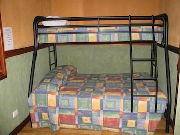 Ivanhoe Village Caravan Resort - Accommodation NSW 4