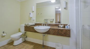 Golden Guitar Motor Inn - Accommodation NSW 6