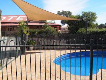 Golden Guitar Motor Inn - Accommodation NSW 0