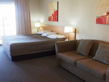 Golden Guitar Motor Inn - Accommodation NSW 3