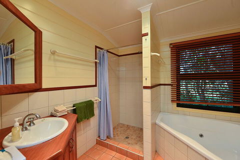 Bushland Cottages And Lodge - Accommodation NSW 7