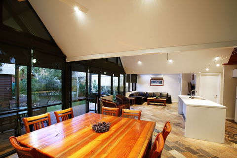 Whalers Cove Villas - Accommodation NSW 2