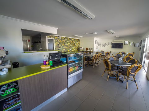 Mackay Oceanside Central Hotel - Accommodation NSW 3
