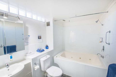 MAS Country Riverboat Lodge Motor Inn - Accommodation NSW 7