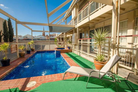 MAS Country Riverboat Lodge Motor Inn - Accommodation NSW 4
