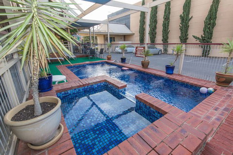 MAS Country Riverboat Lodge Motor Inn - Accommodation NSW 3