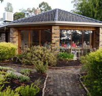 Magdala Motor Lodge  Lakeside Restaurant - Accommodation NSW