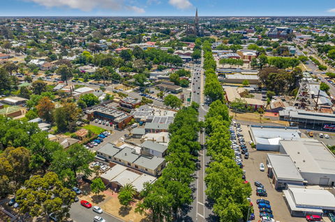 National Hotel Complex And Bendigo Central Apartments - Accommodation NSW 4