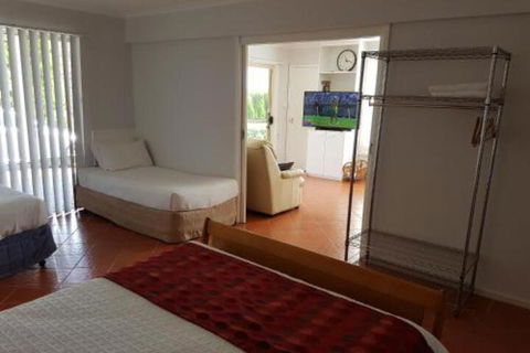 Corlette Poolside Getaway - Accommodation NSW 6