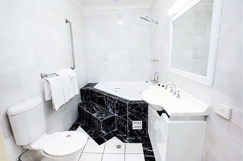 Motto Farm Motel - Accommodation NSW 4