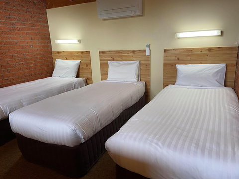 AAt 28 Goldsmith Motel - Accommodation NSW 6