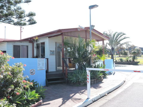 First Sun Holiday Park - Accommodation NSW 5