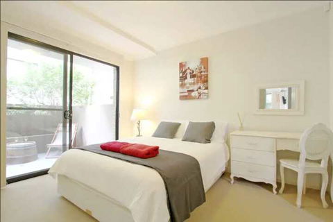 Bondi Beach Garden Apartment - Accommodation NSW 4