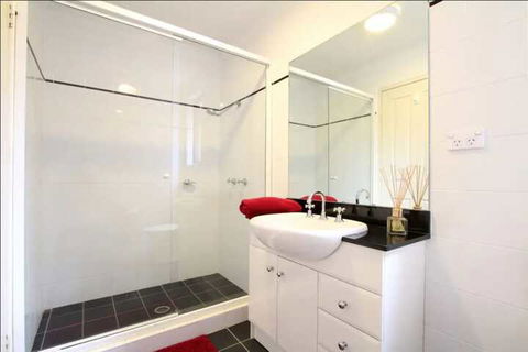 Bondi Beach Garden Apartment - Accommodation NSW 3