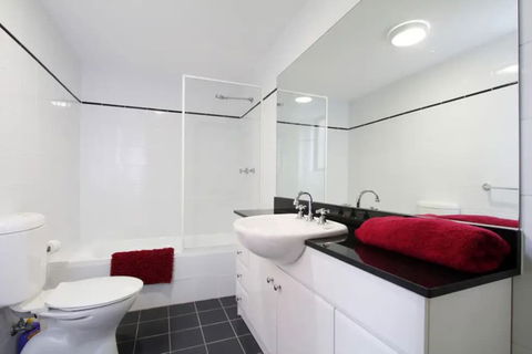 Bondi Beach Garden Apartment - Accommodation NSW 2