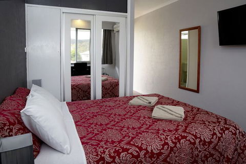 White Manor Motel - Accommodation NSW 4