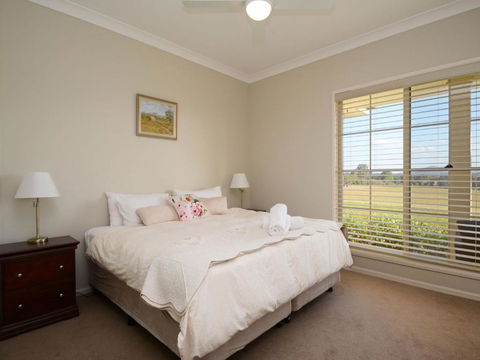 Silver Springs (4br) Cottage With Wifi Views Olives & Space . Fireplace Views Olives & Space - Accommodation NSW 6