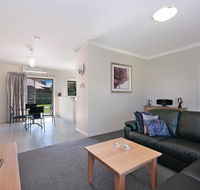 Hamilton Standard Apartment - Accommodation NSW