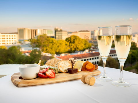 Novotel Canberra - Accommodation NSW 2