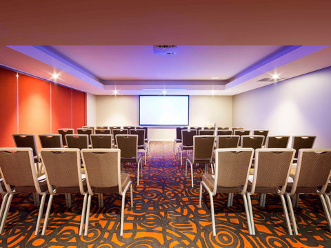 Novotel Canberra - Accommodation NSW 7