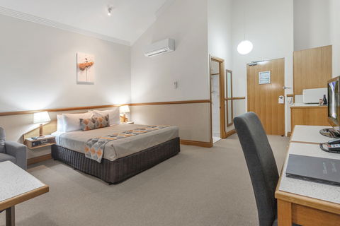 The Airport International Motel - Accommodation NSW 4