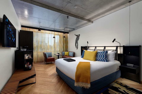 QT Melbourne - Accommodation NSW 4