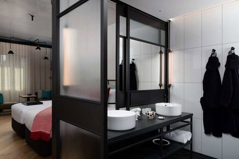 QT Melbourne - Accommodation NSW 6