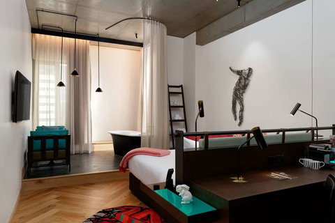 QT Melbourne - Accommodation NSW 7