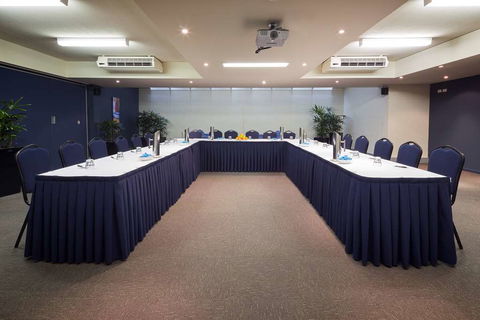 Canberra Parklands Central - Accommodation NSW 2