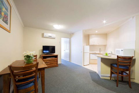 Canberra Parklands Central - Accommodation NSW 4